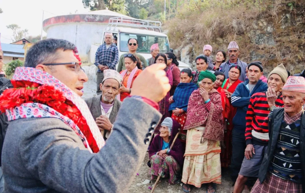 मतदातासँग प्रत्यक्ष संवादमा एमाले, रामेछापमा ढुंगेललाई जिताउन कार्यक्रम हेरफेर